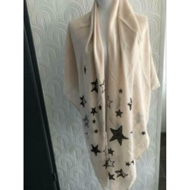 Omslagdoek - beigekleur met strren - 140x140 cm