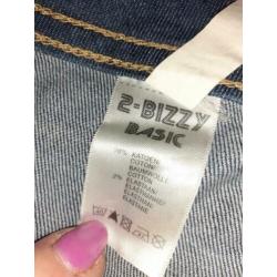 Korte spijkerbroek jeans bermuda maat L / 42. Met stretch.