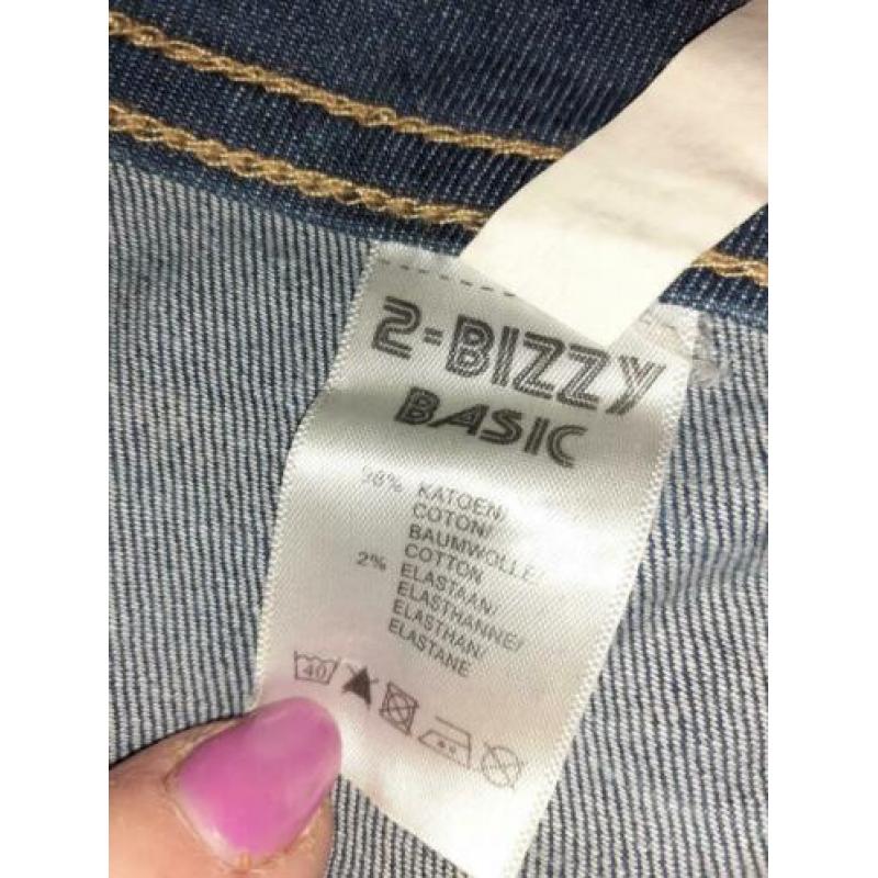 Korte spijkerbroek jeans bermuda maat L / 42. Met stretch.