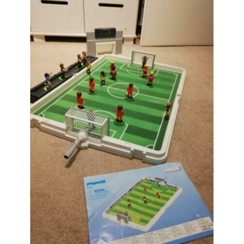 Playmobile 4725 meeneem voetbalveld met uitbreiding