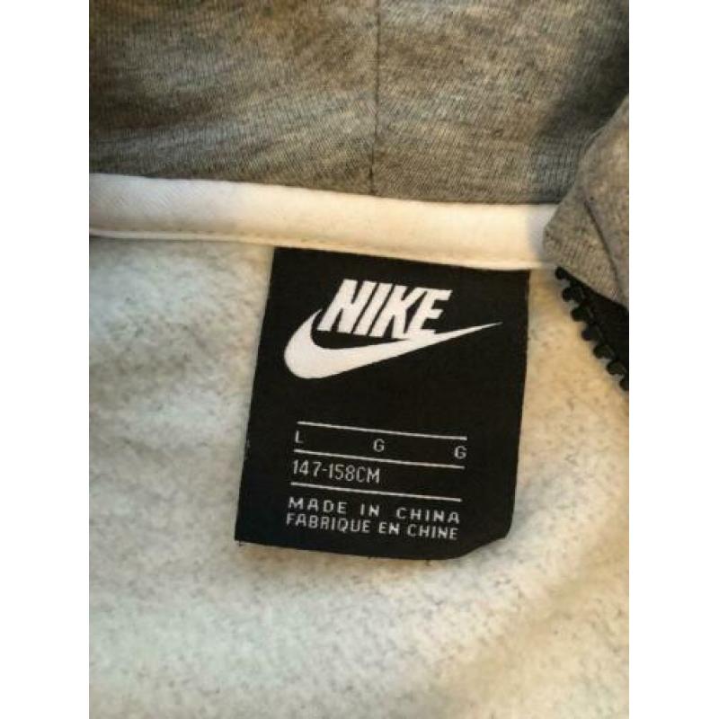 Nike Air trainingspak maat 152