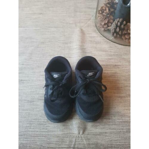 Nike air schoentjes maat 23.5