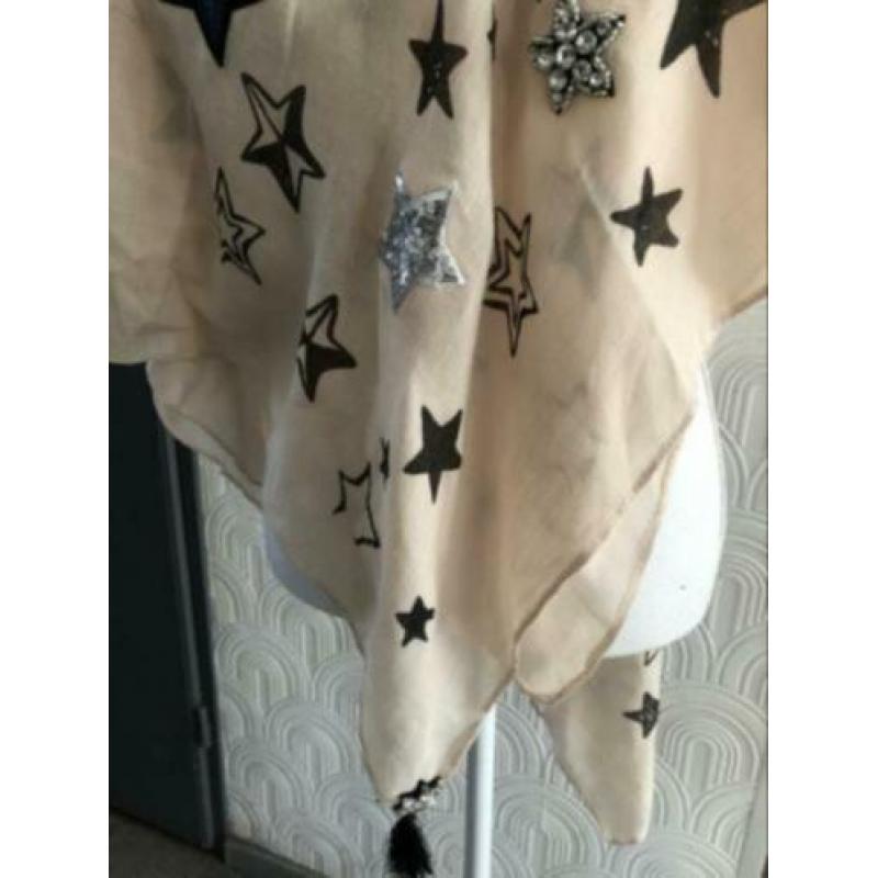 Omslagdoek - beigekleur met strren - 140x140 cm
