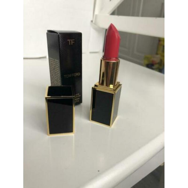 Tom Ford Matte Lipstick 36 The perfect kiss