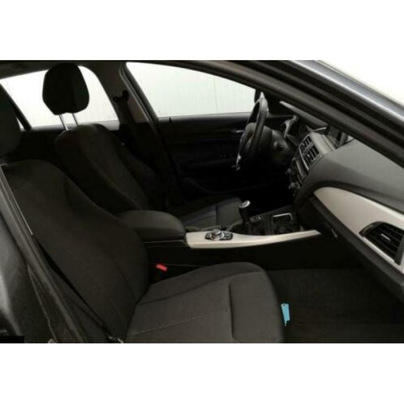 BMW 1 Serie 116i Essential Executive / Navigatie / LM Velgen