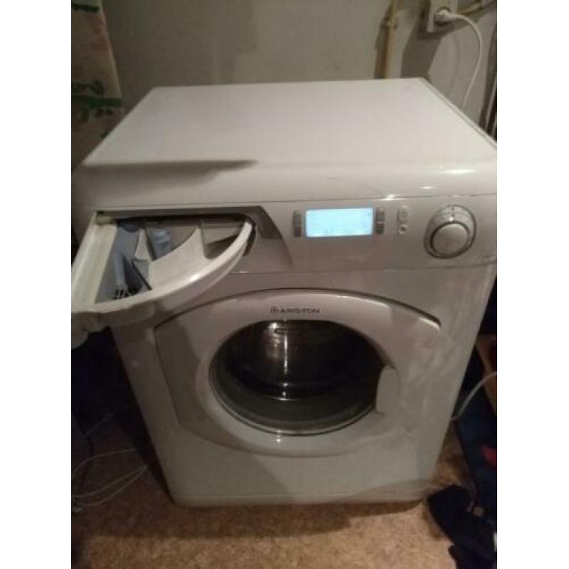 Wasmachine Ariston weinig gebruikt! Gaat weg ivm verhuizing!