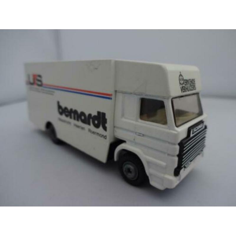 2 Verhuiswagens SCANIA - MERCEDES van EFSI schaal 1/87