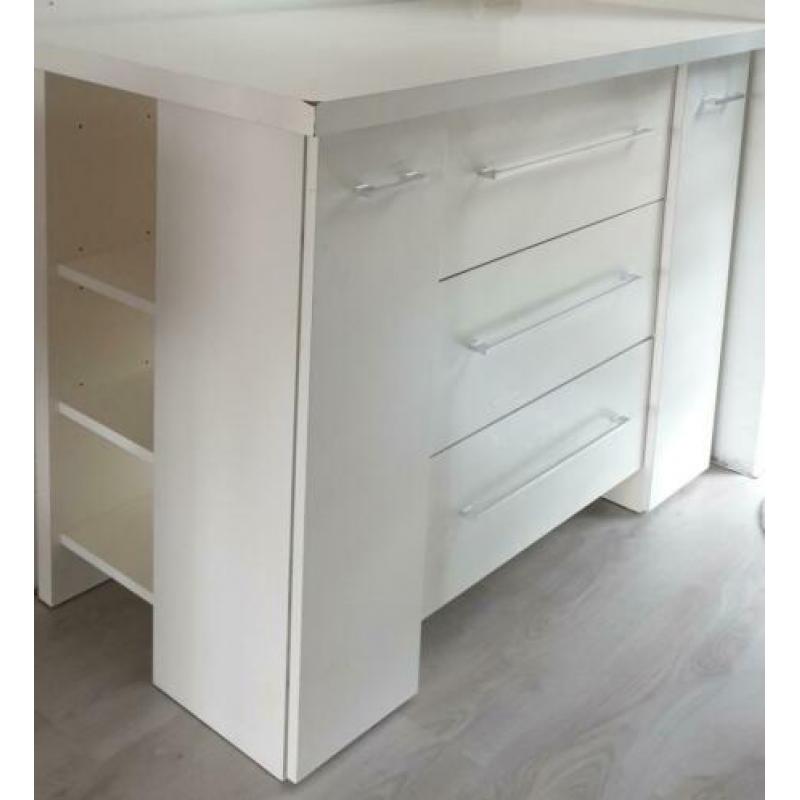 Witte Commode/ladekast + ledikant/babybed babykamer