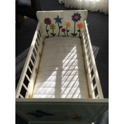 Mooie witte retro ledikant incl goed matras