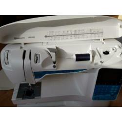 Husqvarna Viking Opal 650 INCL. Naaibox en vele accesoires