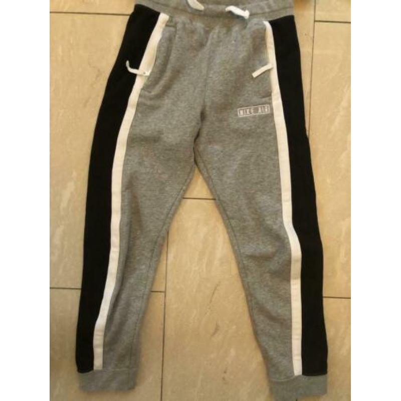 Nike Air trainingspak maat 152