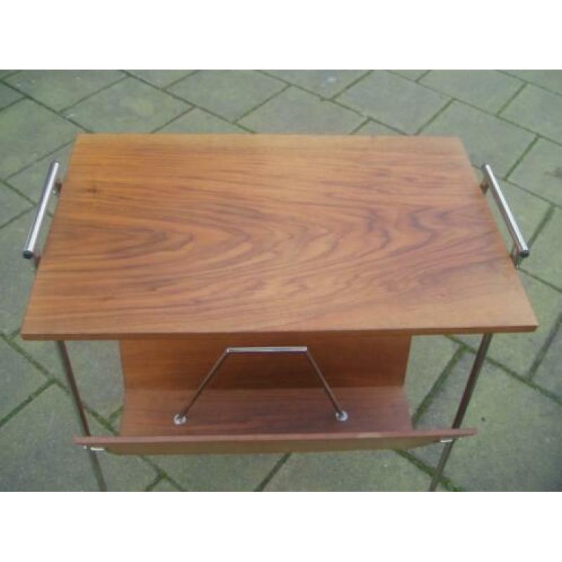 retro kranten lextuur bakje bij zettafeltje