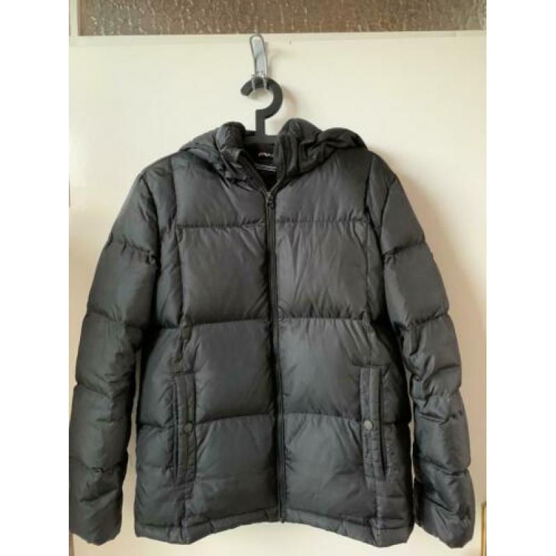 Zwarte Tommy Hilfiger jas, maat 164