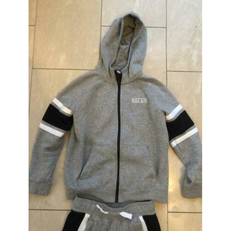 Nike Air trainingspak maat 152