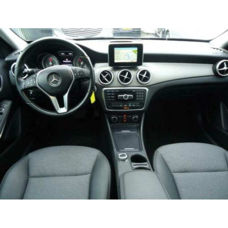 Mercedes-Benz GLA-Klasse 200 Prestige * 73.614 Km * Panorama