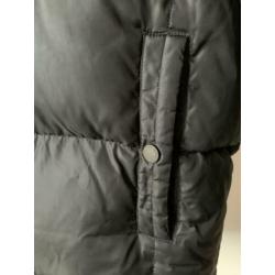 Zwarte Tommy Hilfiger jas, maat 164