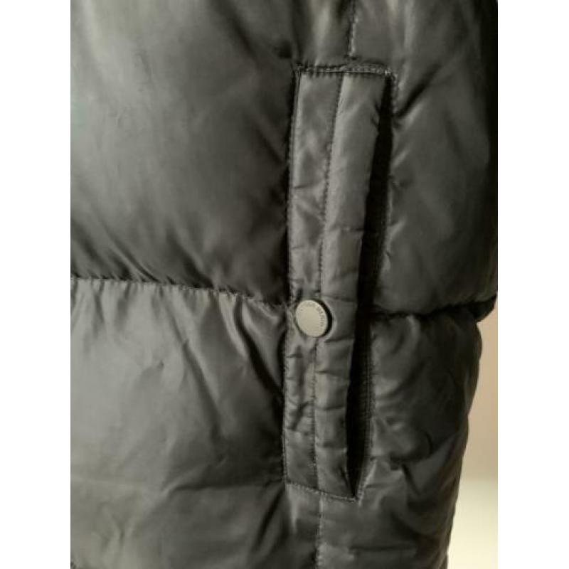 Zwarte Tommy Hilfiger jas, maat 164