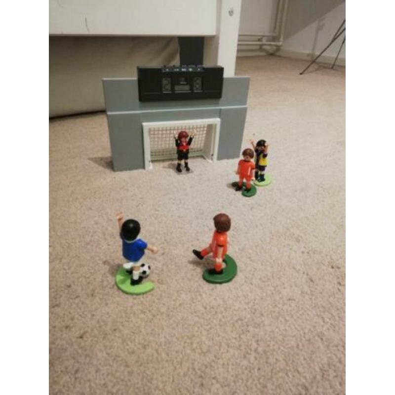 Playmobile 4725 meeneem voetbalveld met uitbreiding
