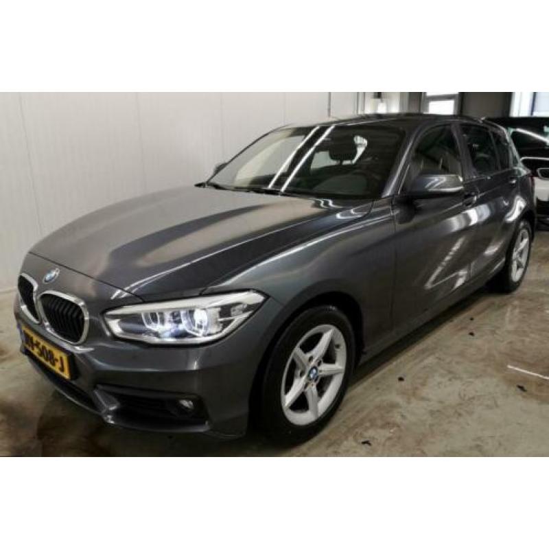 BMW 1 Serie 116i Essential Executive / Navigatie / LM Velgen