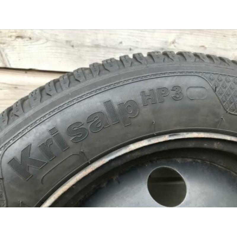 4 Winterbanden op velgen 215 55 R16