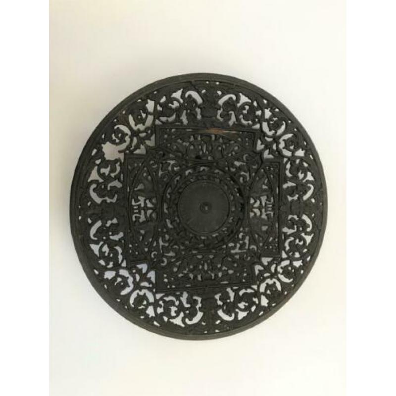 Decoratief oud gietijzeren wandbord gemerkt Buderus