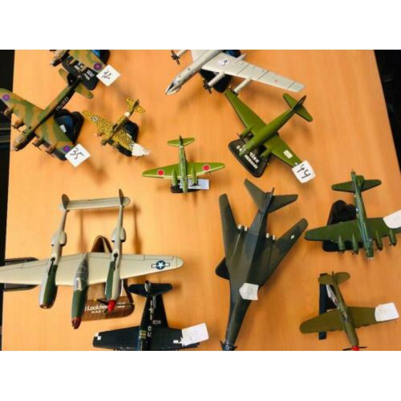 Collectie metalen modelvliegtuigen