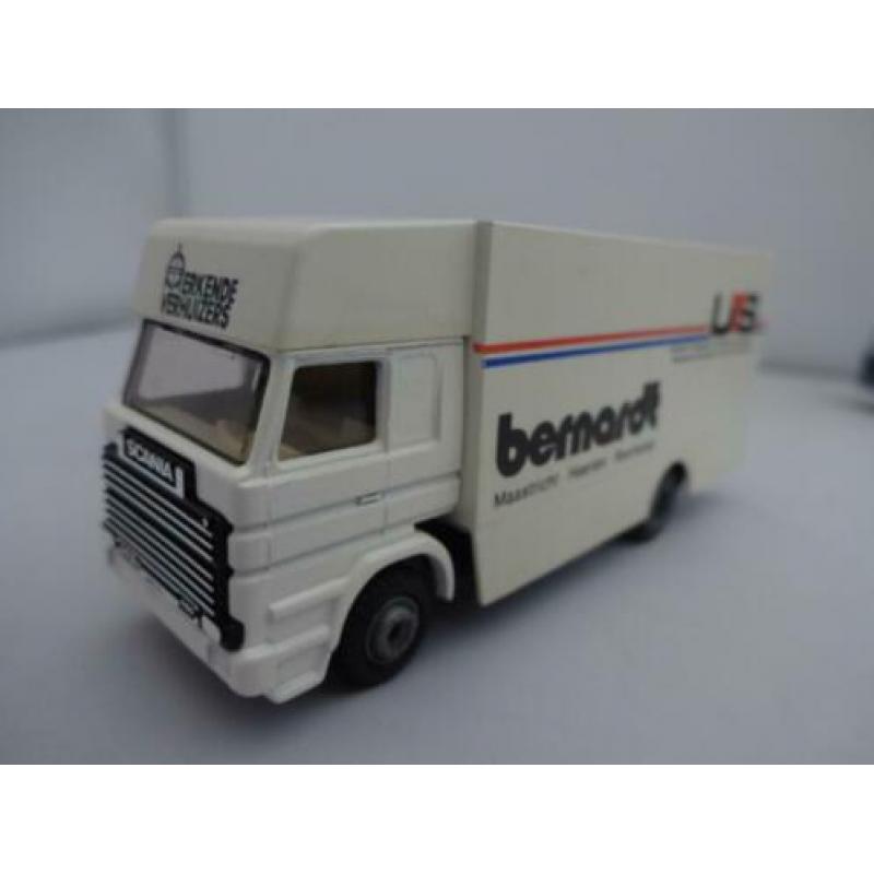 2 Verhuiswagens SCANIA - MERCEDES van EFSI schaal 1/87