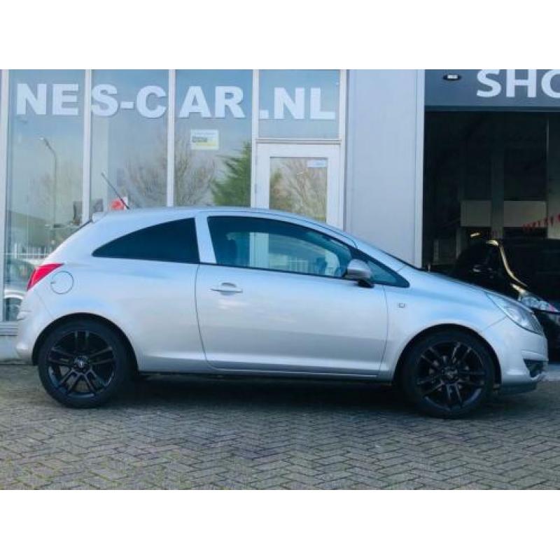 Opel Corsa 1.2-16V Cosmo Airco, Cruise, Zwarte Velgen, Zeer