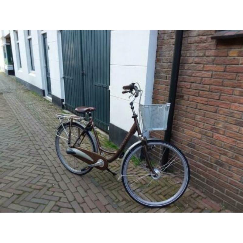 Batavus luca dx met geveerde voorvork en zadelpen.stuurslot