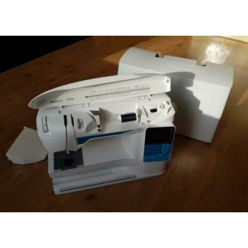 Husqvarna Viking Opal 650 INCL. Naaibox en vele accesoires