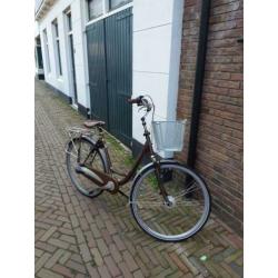Batavus luca dx met geveerde voorvork en zadelpen.stuurslot