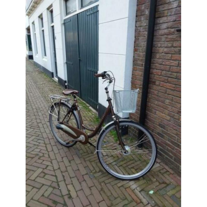 Batavus luca dx met geveerde voorvork en zadelpen.stuurslot