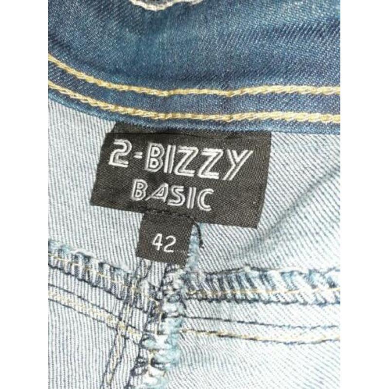Korte spijkerbroek jeans bermuda maat L / 42. Met stretch.