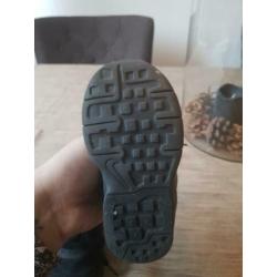 Nike air schoentjes maat 23.5