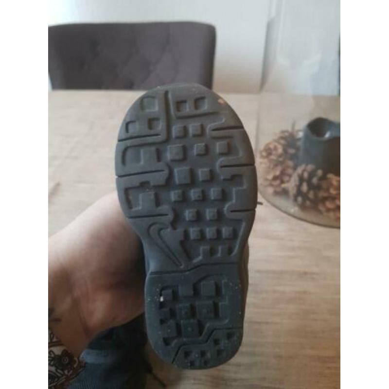 Nike air schoentjes maat 23.5