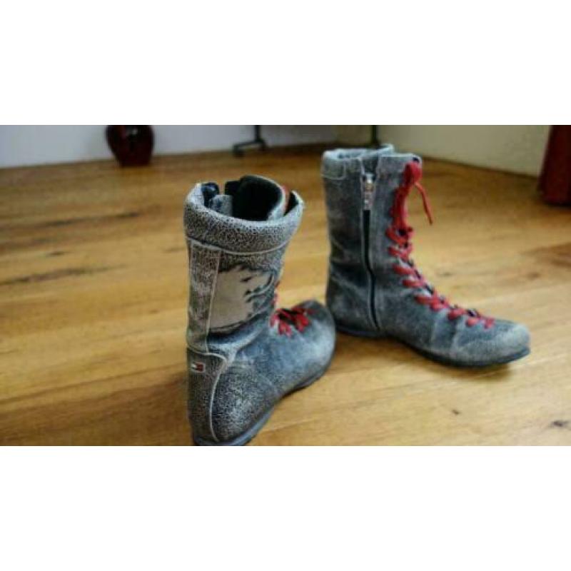 1744 laarsjes halfh. Tommy Hilfiger; Mt=38 Nieuwstaat'