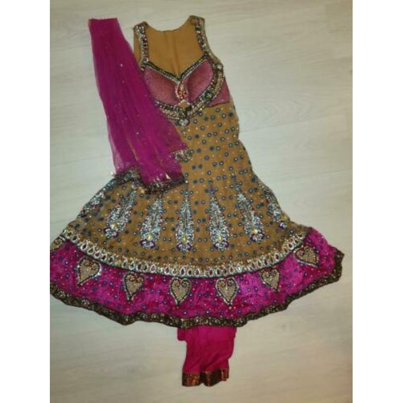 Sari te koop en bruidsjurk nieuw maat XS.