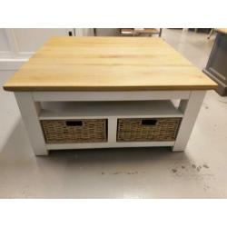 Showroom Richmond Cardiff bijzettafel salontafel