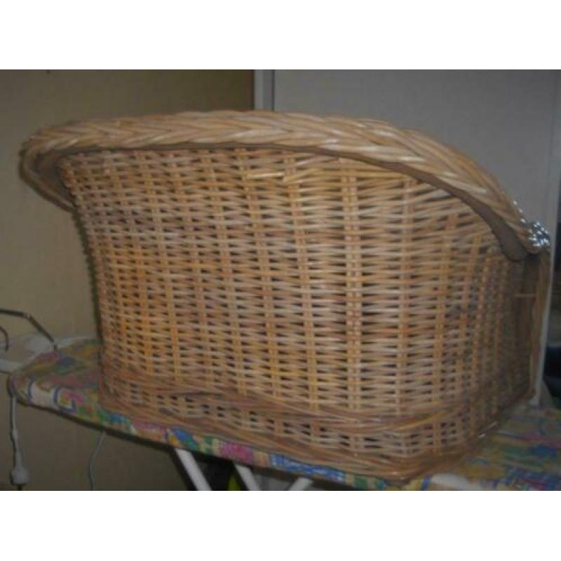 Superleuke Rieten Honden/kattenbankje 66 cm breed