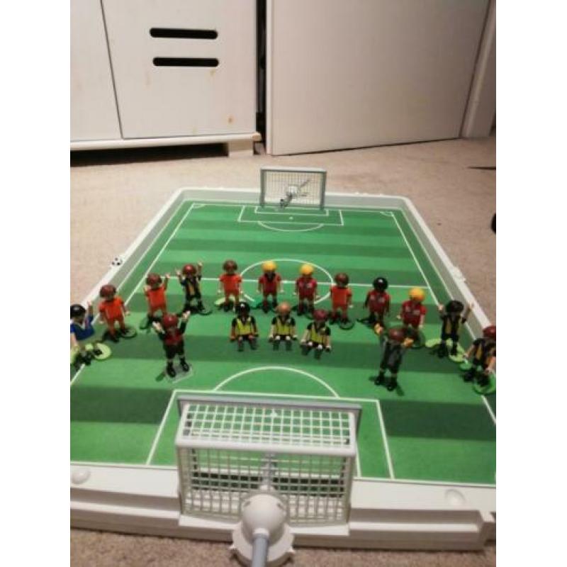 Playmobile 4725 meeneem voetbalveld met uitbreiding
