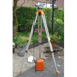 waterpastoestel met koffer--Statief--en Baak.