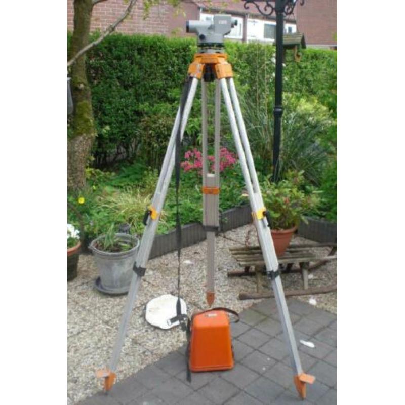 waterpastoestel met koffer--Statief--en Baak.
