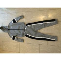 Nike Air trainingspak maat 152