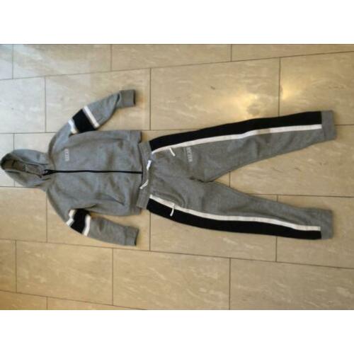 Nike Air trainingspak maat 152