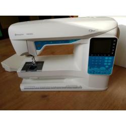 Husqvarna Viking Opal 650 INCL. Naaibox en vele accesoires