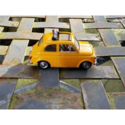 Fiat 500 1/43 VITESSE okergeel
