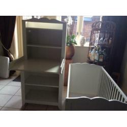 Ledikant met commode