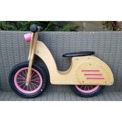 Houten loopfiets met luchtbanden
