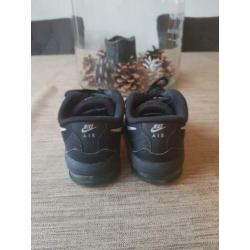 Nike air schoentjes maat 23.5