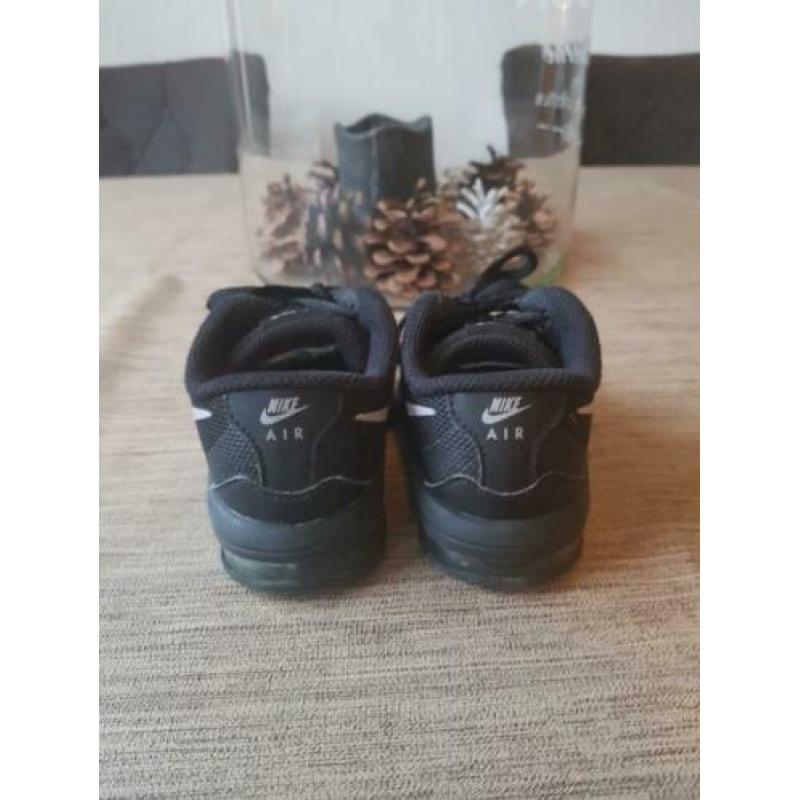 Nike air schoentjes maat 23.5